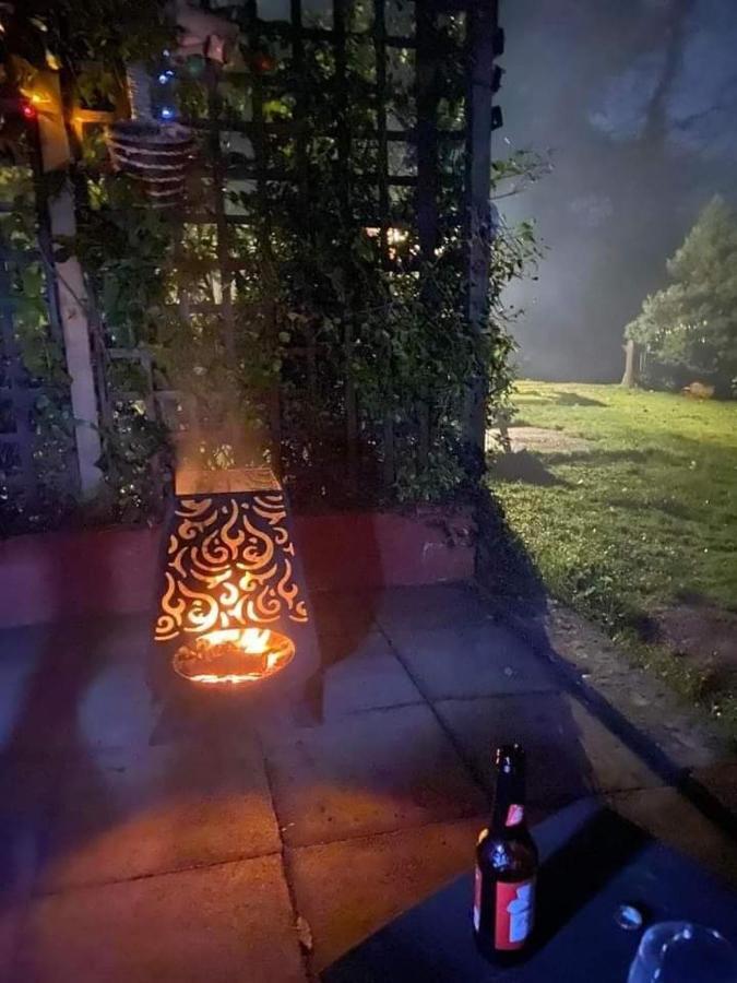 'Morris' The Shepherd'S Hut And Woodland Hot Tub Experience Carmarthen Exteriör bild