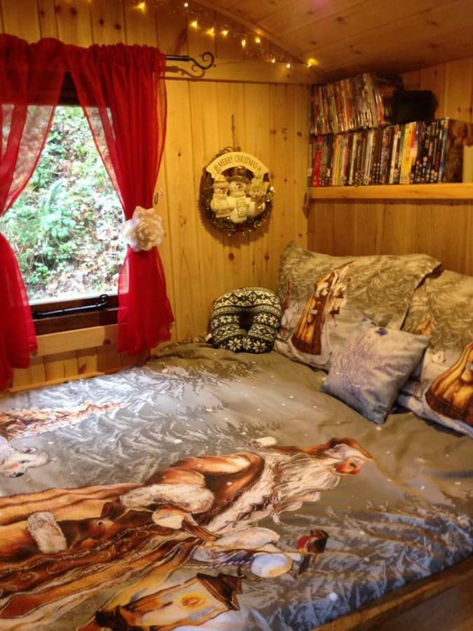'Morris' The Shepherd'S Hut And Woodland Hot Tub Experience Carmarthen Exteriör bild